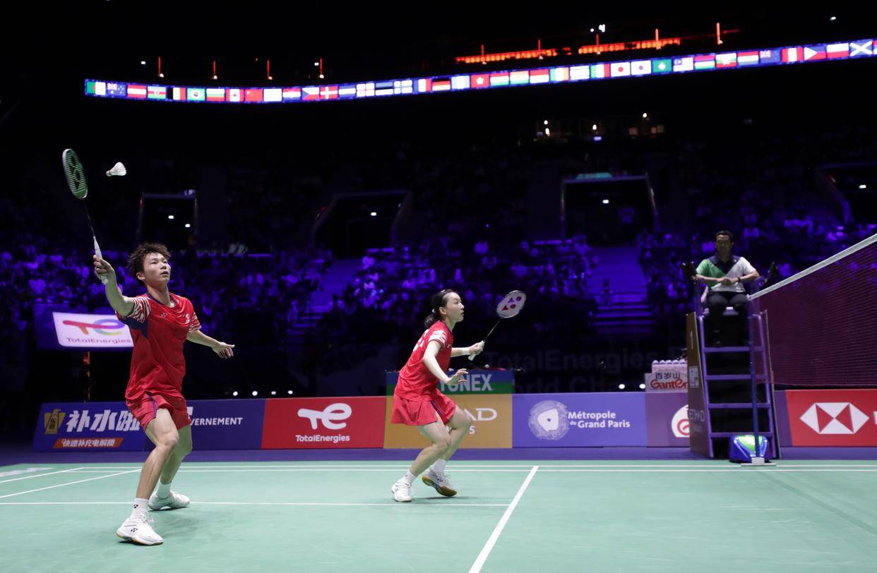 背后反映的 背后反映的