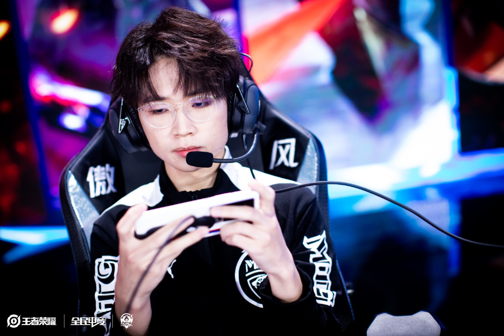 他不仅站在 他不仅站在